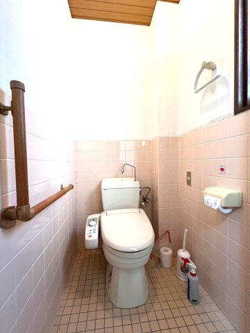 緑豊かな住環境■角地■丁寧にお使いの４ＳＬＤＫ■カーポートは駐車２台可能■亀岡市畑野町千ケ畑高橋のトイレ|トイレ