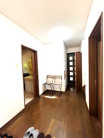 緑豊かな住環境■角地■丁寧にお使いの４ＳＬＤＫ■カーポートは駐車２台可能■亀岡市畑野町千ケ畑高橋の玄関|玄関