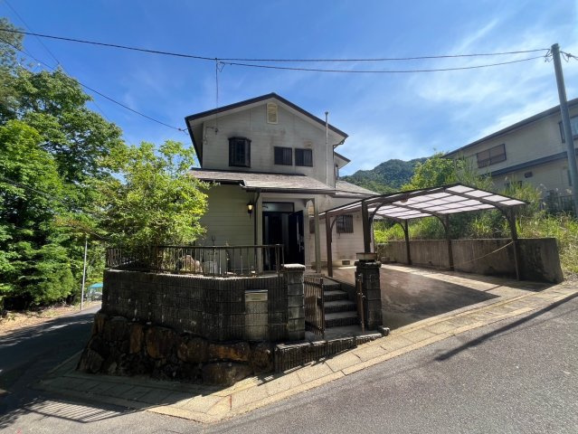 緑豊かな住環境■角地■丁寧にお使いの４ＳＬＤＫ■カーポートは駐車２台可能■亀岡市畑野町千ケ畑高橋