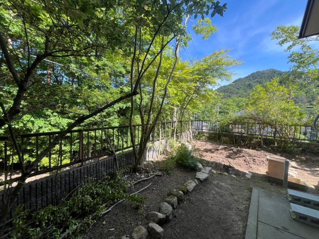 緑豊かな住環境■角地■丁寧にお使いの４ＳＬＤＫ■カーポートは駐車２台可能■亀岡市畑野町千ケ畑高橋の庭|庭・ガーデンスペース