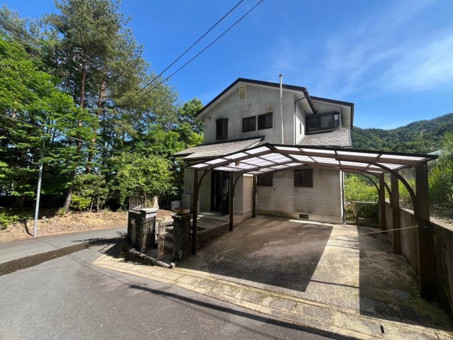 緑豊かな住環境■角地■丁寧にお使いの４ＳＬＤＫ■カーポートは駐車２台可能■亀岡市畑野町千ケ畑高橋の外観|外観