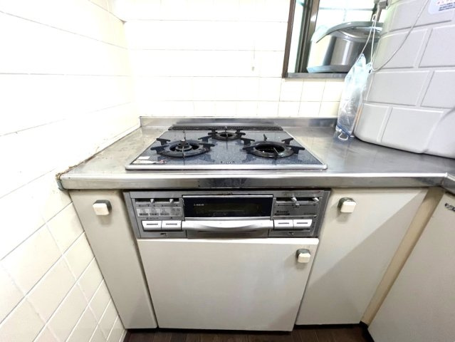 緑豊かな住環境■角地■丁寧にお使いの４ＳＬＤＫ■カーポートは駐車２台可能■亀岡市畑野町千ケ畑高橋のキッチン|コンロ