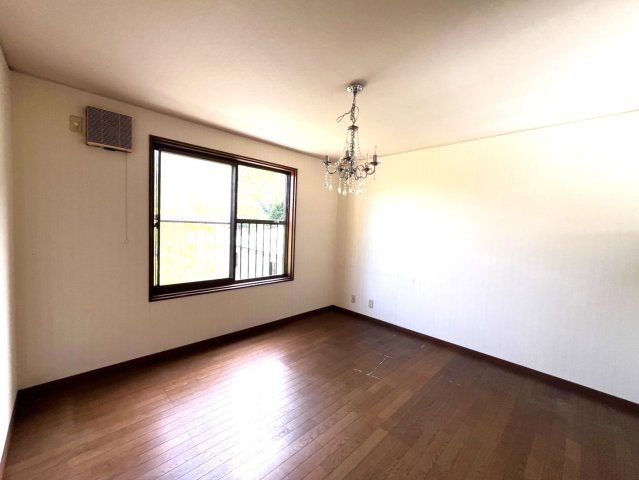 緑豊かな住環境■角地■丁寧にお使いの４ＳＬＤＫ■カーポートは駐車２台可能■亀岡市畑野町千ケ畑高橋の洋室|洋室