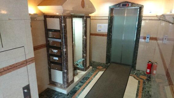 ＫＤＡ富久町ビルのエントランス
