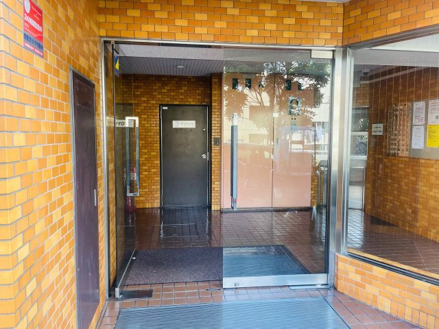 リレント新宿のエントランス