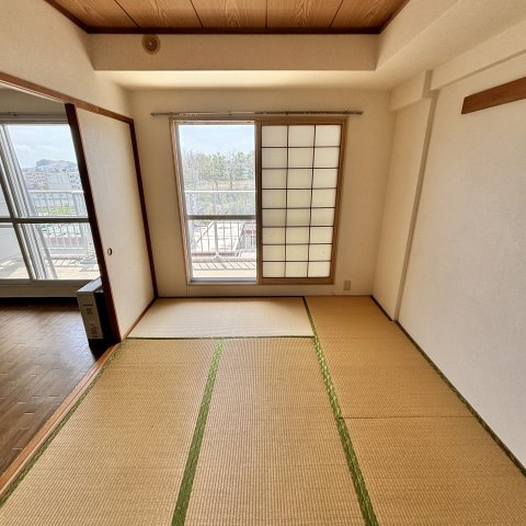 ティアラ高砂ハイツの和室