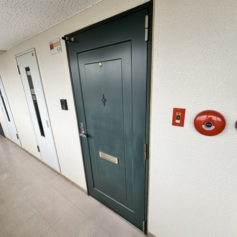 ティアラ高砂ハイツの玄関