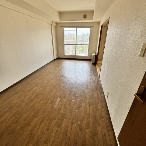 ティアラ高砂ハイツの居間・リビング