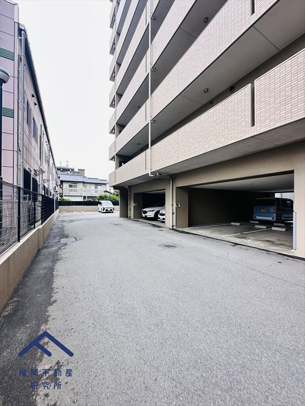 アルファライフ吉塚駅東Ⅱの駐車場
