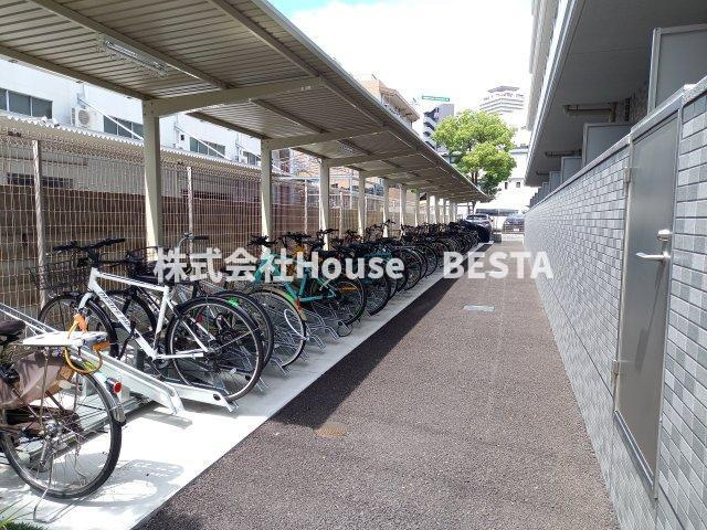 エスプレイス神戸グレースの駐車場