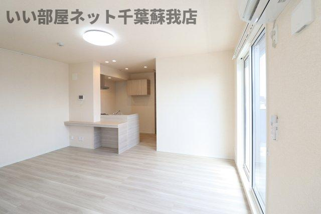 ルミエール五井・Ⅰの居間・リビング|落ち着いた色合いのおしゃれなお部屋♪