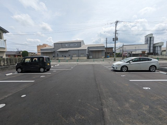 サニーライト和泉の駐車場
