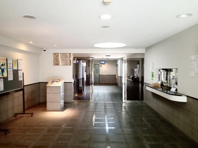 ライオンズガーデン上野芝のエントランス