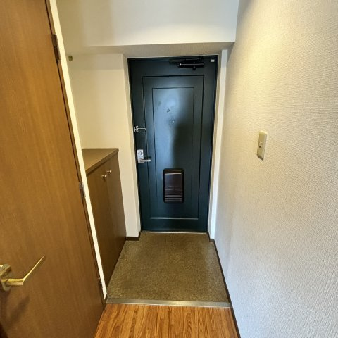 ティアラ高砂ハイツの玄関
