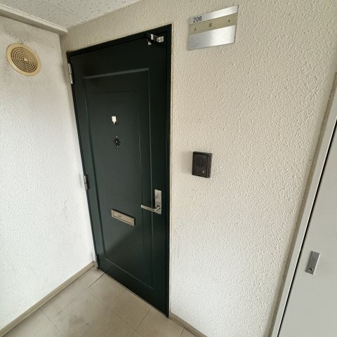 ティアラ高砂ハイツのエントランス