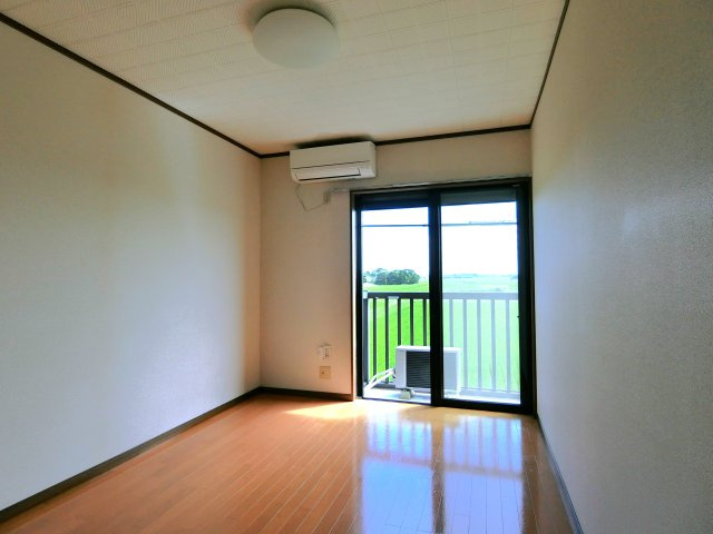 コーポツーリーフの洋室