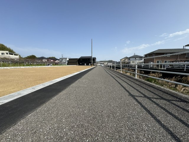 高知市長浜の前面道路含む現地写真|北西側から南東向きを撮影