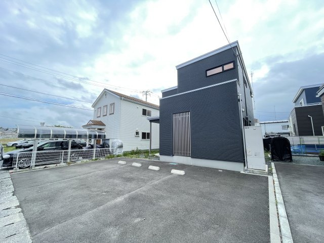 八戸市諏訪2丁目の駐車場