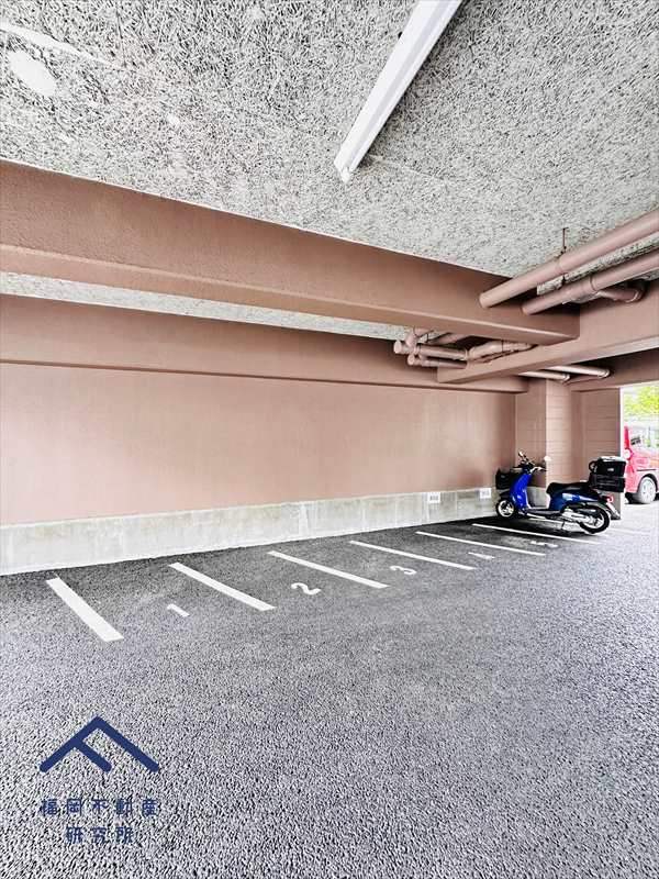 グランドパレス松崎の駐車場