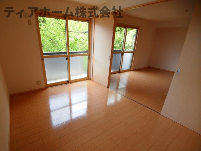 香芝市穴虫のハイツの洋室|コンパクトで使いやすい洋室です