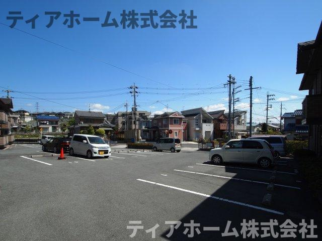 香芝市穴虫のハイツの駐車場