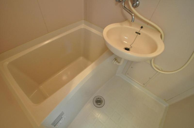 【洗面所】 | DWELL地行II | 別号室の写真になります。現況優先。