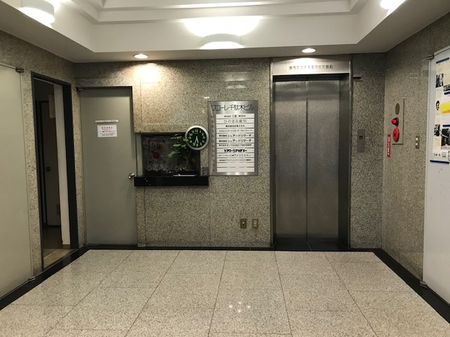 ワコーレ千駄木ビルのロビー