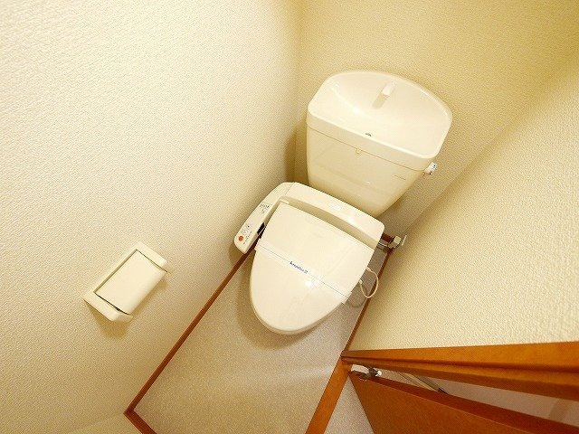 レオパレスプルメリアのトイレ|コンパクトで使いやすいトイレです