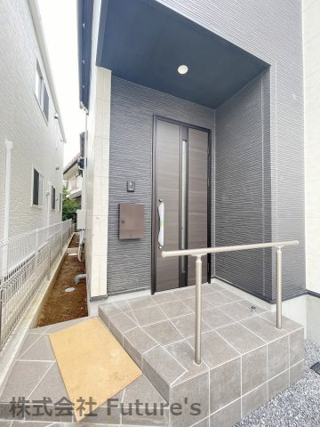 流山市美田　新築戸建　全2棟　1号棟のエントランス|玄関アプローチ