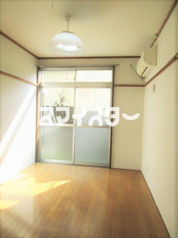 立川市富士見町４丁目の賃貸マンションの居間・リビング
