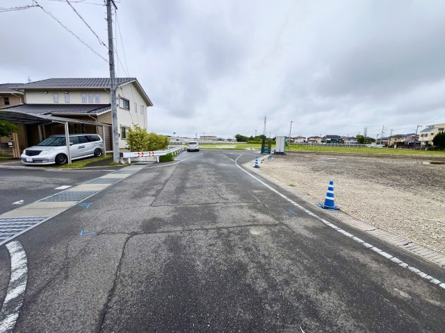 鈴鹿市末広南2丁目 売土地【全6区画】の前面道路含む現地写真