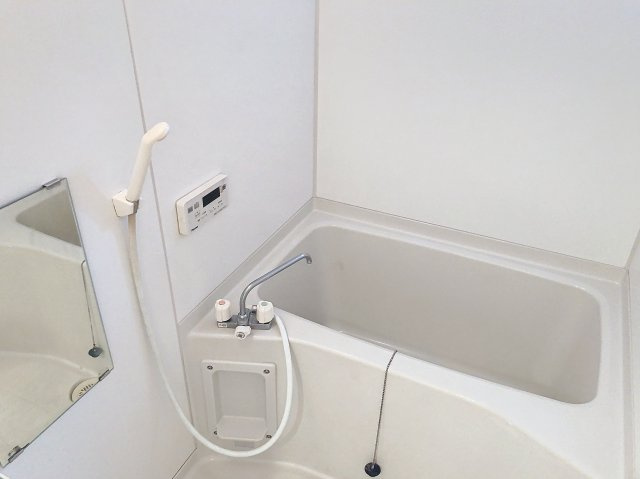 エクリュ赤間の浴室