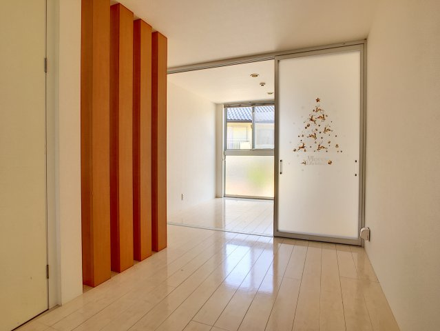 エクリュ赤間の居間・リビング