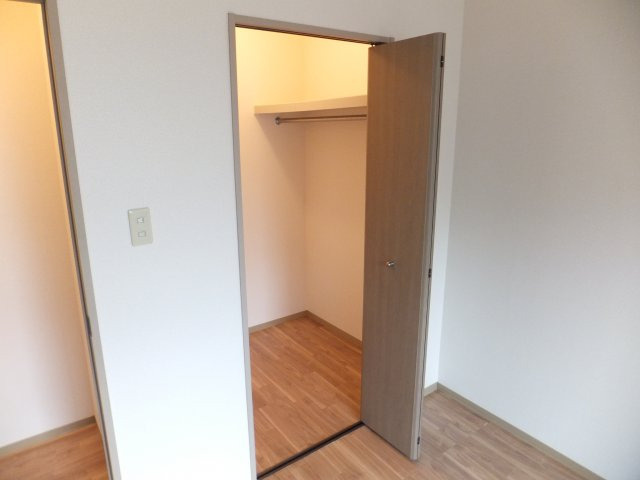 ラ・ヴェルドミールの収納|6帖洋室