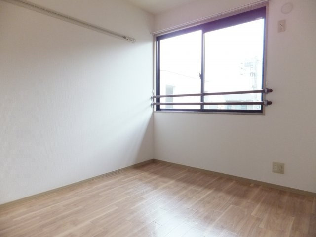 ラ・ヴェルドミールの洋室|5帖洋室