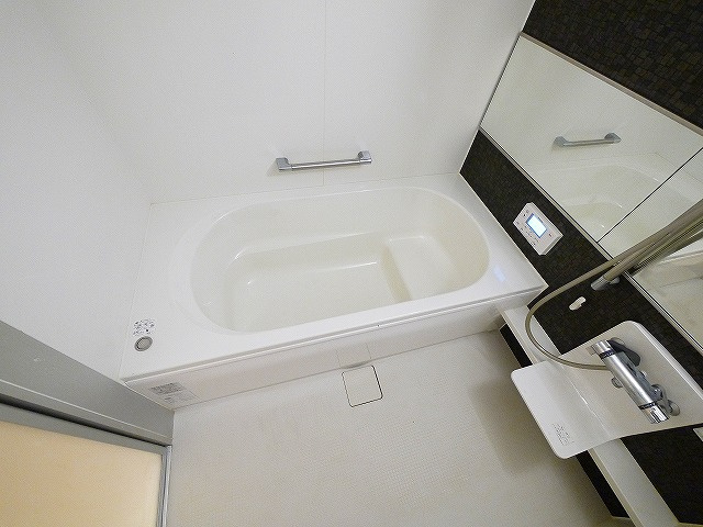 ラルーチェⅡの浴室|ゆったり過ごせるお風呂です