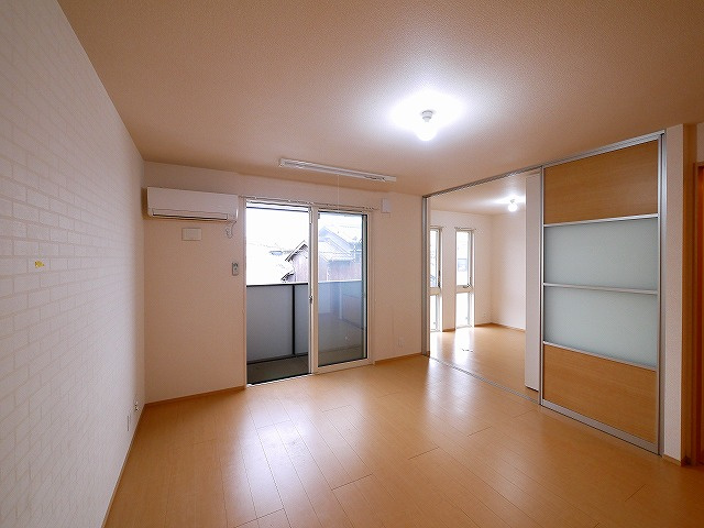 ラルーチェⅡの居間・リビング|ゆったり過ごせる居間です