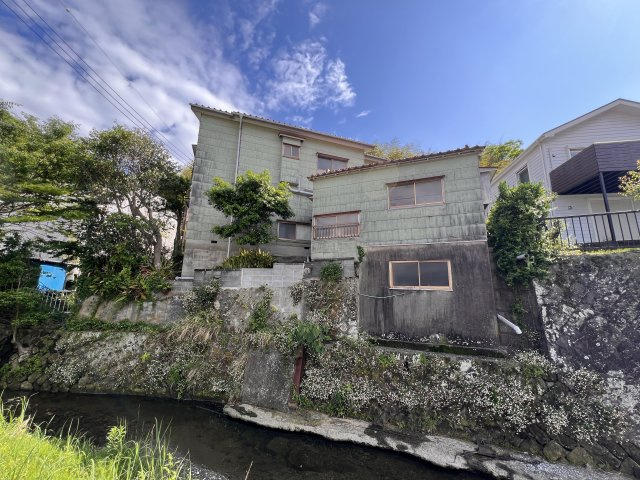 海まで2分！前田川リバーサイド　地下室と離れのある戸建ての外観|陽当良好