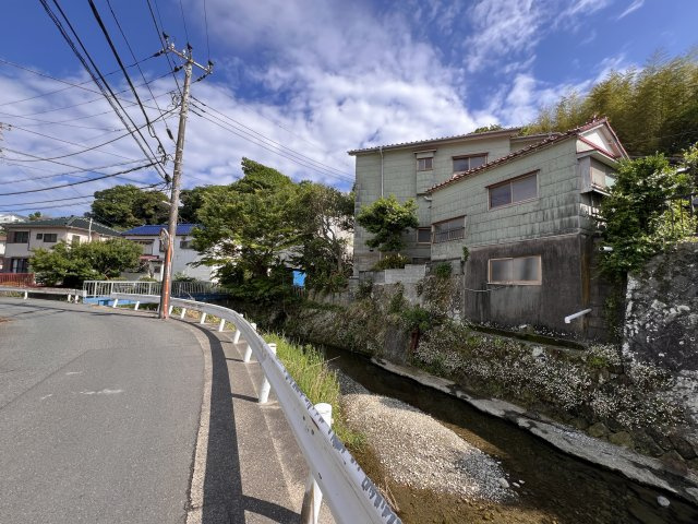 海まで2分！前田川リバーサイド　地下室と離れのある戸建ての前面道路含む現地写真|前面道路