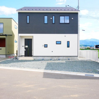 【駐車場】 | カースペースは並列2台分+1台