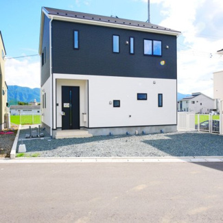 【外観】 | 甲府市東下条町 新築戸建全2棟 2号棟 リビング広々18帖 カースペース3台分