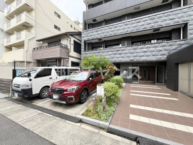 プレサンス上前津グレースの駐車場