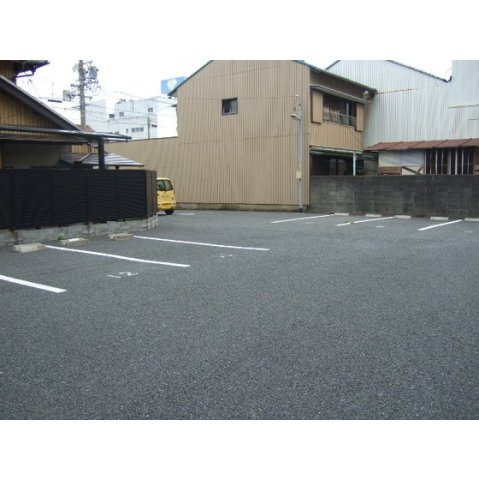 岐阜市加納本石町２丁目の駐車場の外観