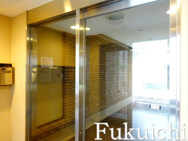 ヒーローズ上目黒のロビー