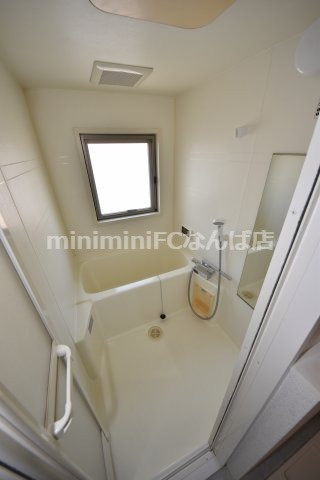 アーデンタワー立売堀の浴室|落ち着いた空間のお風呂です