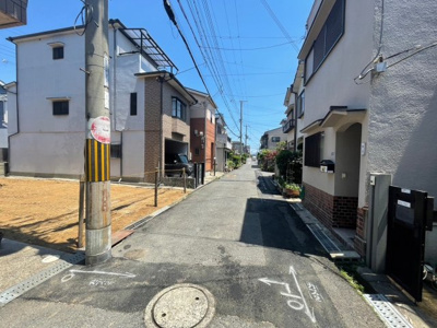 【前面道路含む現地写真】 | 条南小・建築条件なし・更地渡し・土地23坪・泉大津市条南町 | 前面道路含む現地写真です