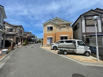 【前面道路含む現地写真】 | 登美丘南小・開発分譲地内・平成15年建築・即入居可・堺市東区高松 | 前面道路含む現地写真です