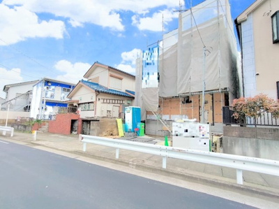 【外観】 | ◆◇鴨居6丁目　新築戸建て◇◆ | ◆堂々たる趣ながら、主張し過ぎずどこか余裕を感じさせるシャープなフォルムで佇む邸宅は、晴天の空と照らし合わせる事で、本来あるべき完成形の姿を見せてくれます。