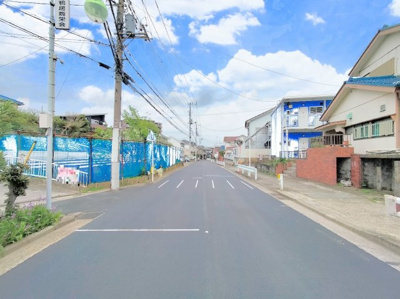 【前面道路含む現地写真】 | ◆◇鴨居6丁目　新築戸建て◇◆ | ◆子育て世代のスタッフもいますので、お客様目線での物件選び、ご提案が可能です。お問い合わせいただきました物件以外も多数ご紹介させていただきます。
