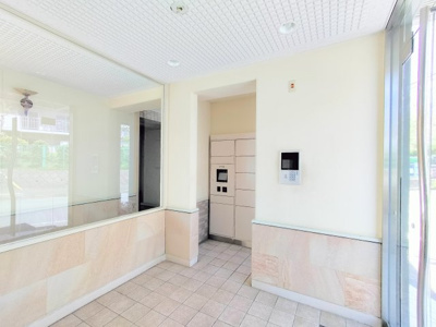 【エントランス】 | 東戸塚前田町パークホームズ | ◆子育て世代のスタッフもいますので、お客様目線での物件選び、ご提案が可能です。お問い合わせいただきました物件以外も多数ご紹介させていただきます。